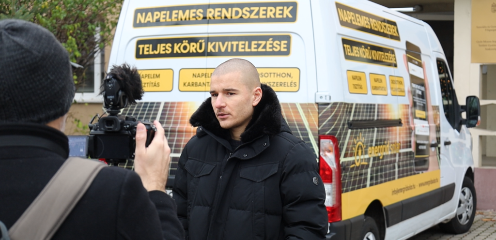 Füleki Patrik, az Energrid Solar ügyvezetője interjút ad a Győri Gyermekvédelmi Központnál